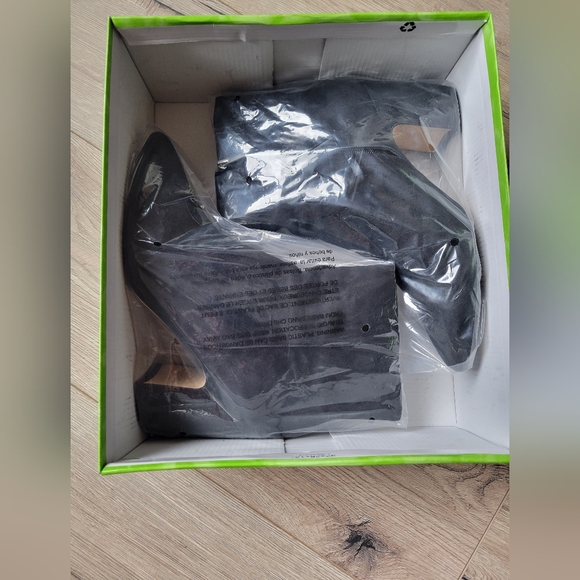 Sam Edelman Hilty, Black Suede Booties, Size 9.5 - Picture 15 of 16